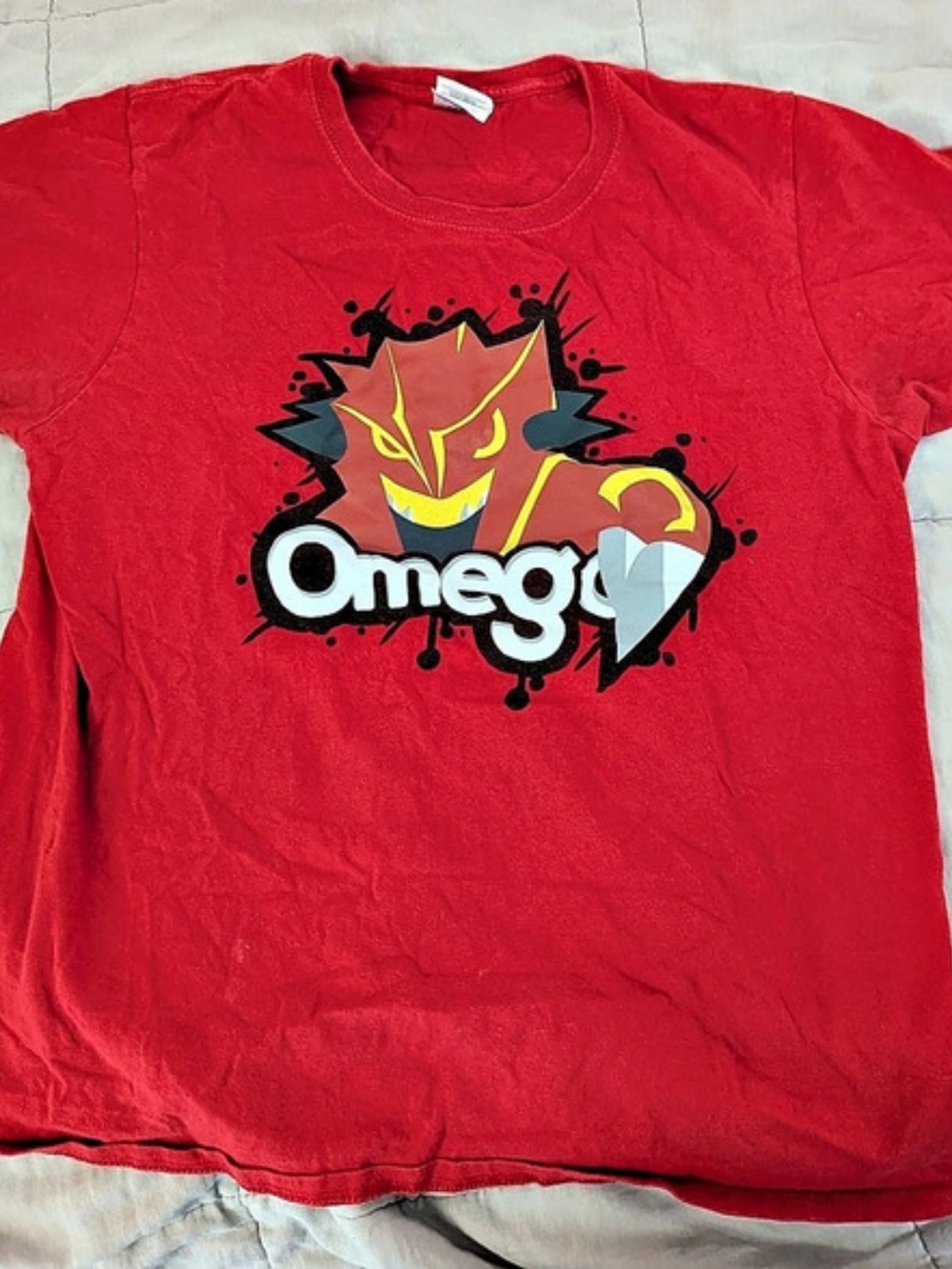 Gildan Red Graphic Tee Size Medium (8)